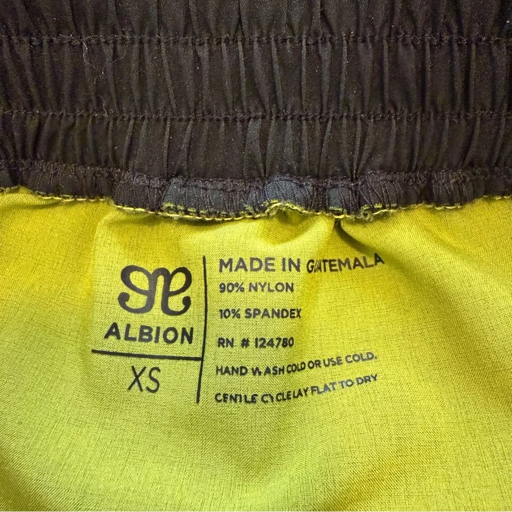 EUC Albion Matching Set 9 to 9 Boss Tee Bow Belt Cropped Pants Mistletoe Green